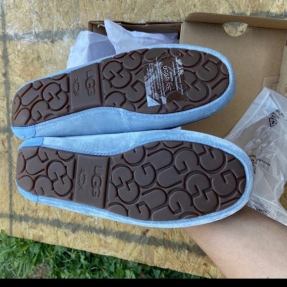 💎💕📦UGG AUTHENTIC WOMEN'S MOCCASIN💎💕📦 NWT - Picture 3 of 4